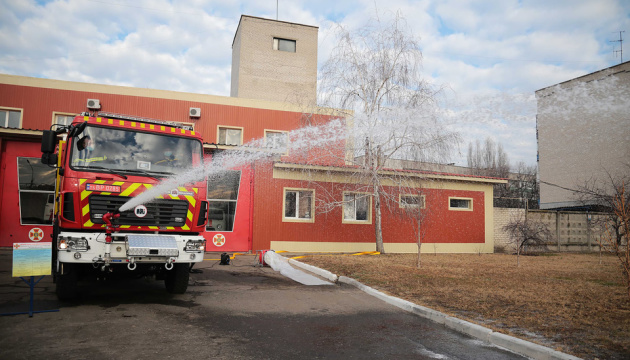 Рятувальникам Луганщини передали сучасні пожежні автомобілі