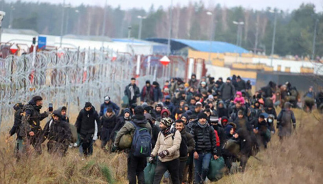 Мігранти знову намагалися прорвати «стіну» на кордоні з Польщею