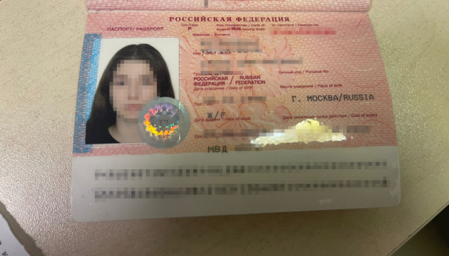 Тік-ток блогерку з Москви завернули на кордоні та виписали штраф