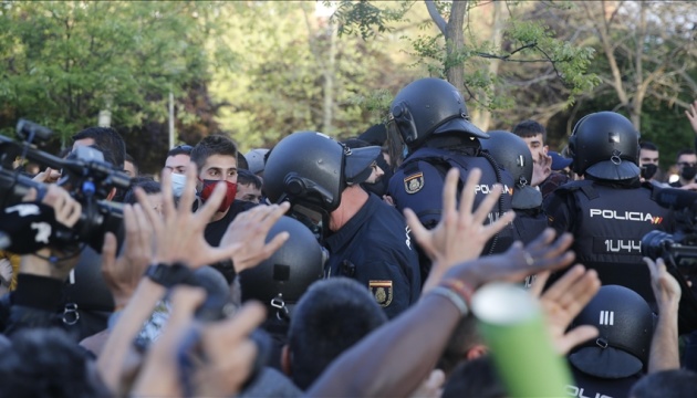 Барикади та гумові кулі: в Іспанії поліція розганяла страйк металургів