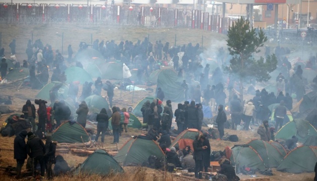 Crise migratoire : la Biélorussie évacue des camps de migrants à la frontière polonaise