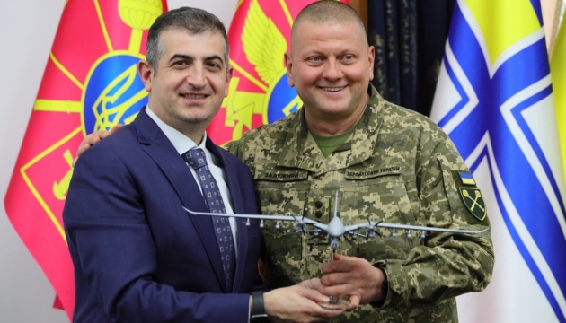 Armeechef Saluschnyj und CEO von Baykar Makina erörtern Pläne für weitere Zusammenarbeit