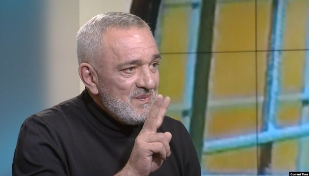 Ексв'язень, який розповів про знущання з Навального у колонії, виїхав в Україну