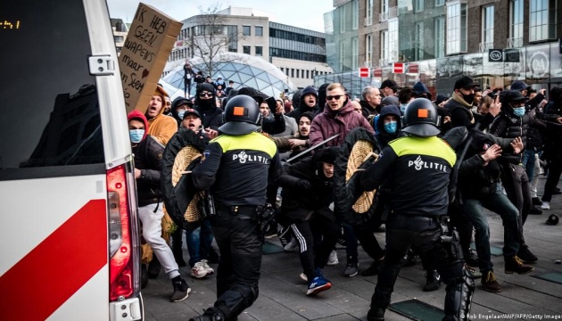 У Нідерландах поліція поранила кількох учасників «антиковідної» акції