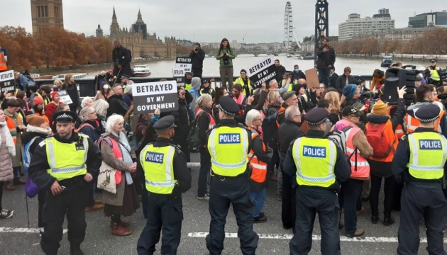 У Лондоні затримали ще 30 кліматичних активістів