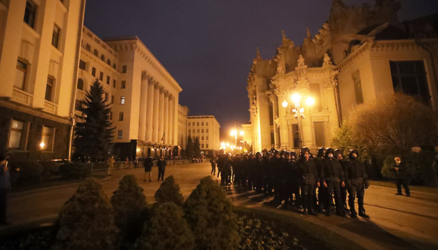Протестувальники пішли з-під Офісу Президента