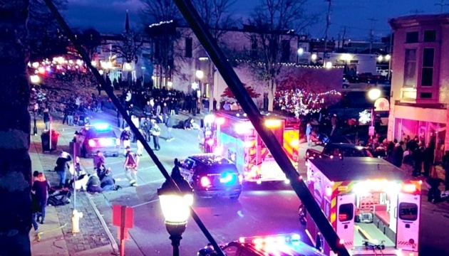 У Штатах джип в'їхав у святковий парад, десятки людей постраждали