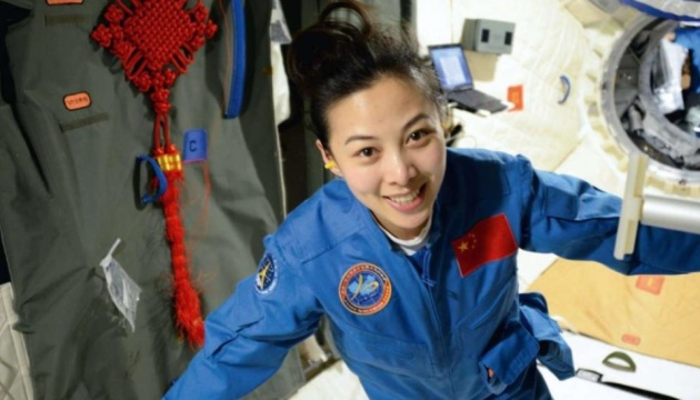 Китайська астронавтка зняла Землю з основного модуля «Тяньхе»