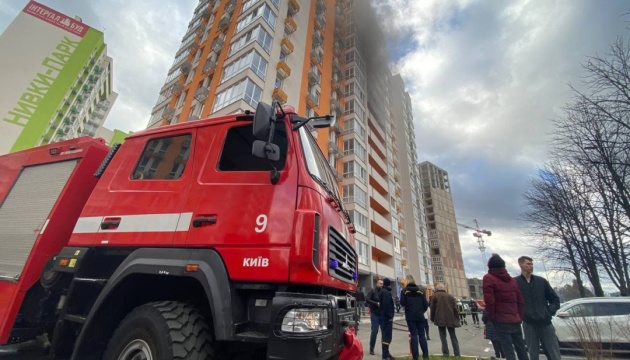 Incendio en un edificio de apartamentos en Kyiv