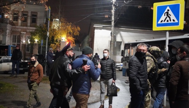 В окупованому Криму - масові затримання людей, які зустрічали адвоката Семедляєва біля ІТТ