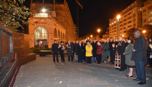 Українська громада та дипломати вшанували пам’ять жертв Голодомору у США