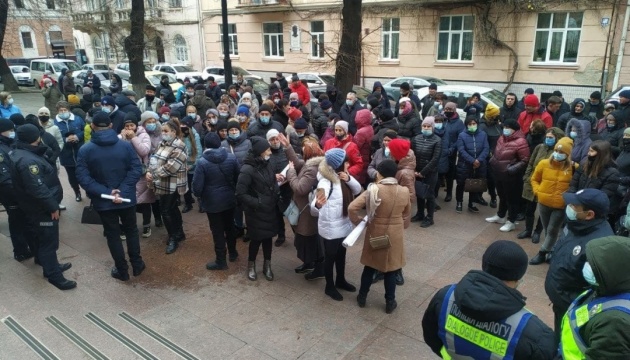 У Чернівцях селяни, які після повені рік живуть без газу, пікетували ОДА