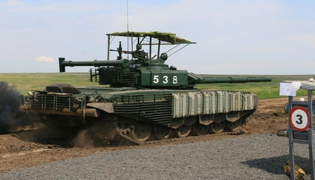 Захисні «козирки» від Javelin на російських Т-72: спеціалісти в них не вірять