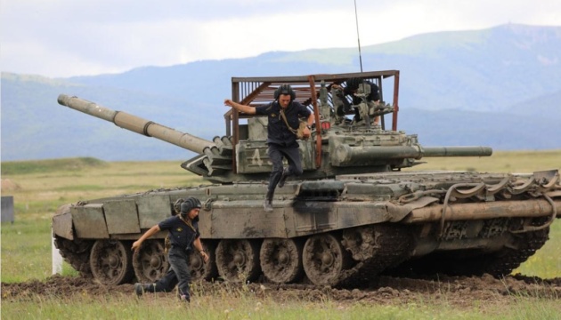 Ukrainian soldiers seize several Russian tanks near Chernihiv, capture chief of staff