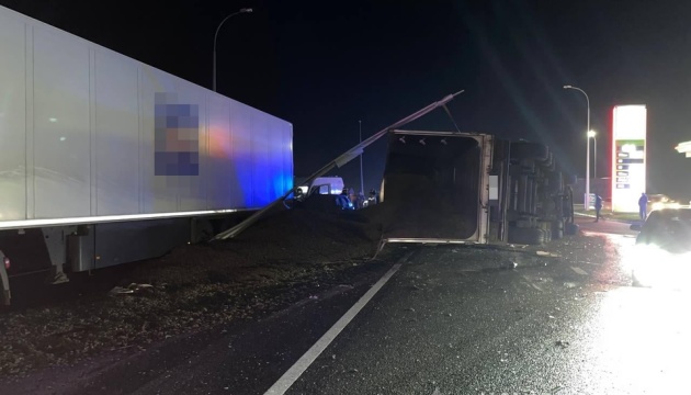 ДТП с грузовиками под Харьковом: стало известно о состоянии пострадавших
