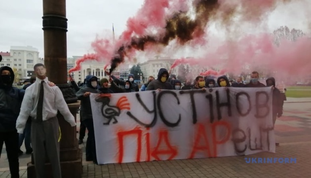 Біля Херсонської облради палили фаєри — вимагали усунути «посіпаку Медведчука»