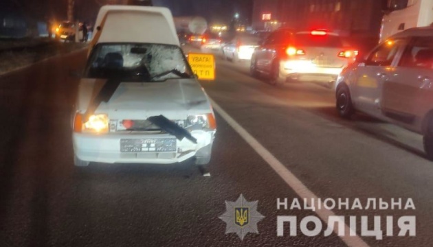 На Дніпропетровщині автівка збила чотирьох пішоходів, загинули жінка та трирічний хлопчик