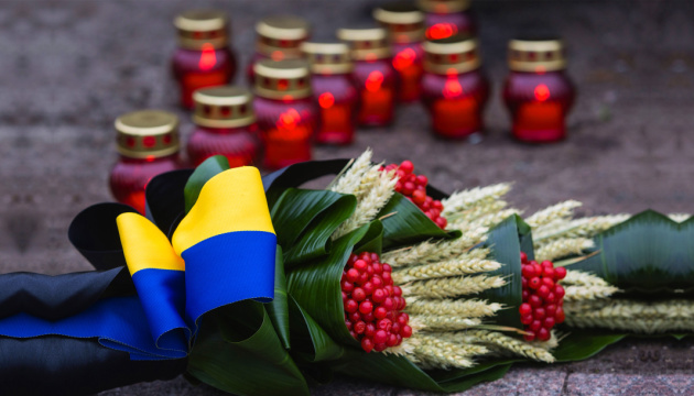 本日、ウクライナはホロドモール犠牲者追悼の日