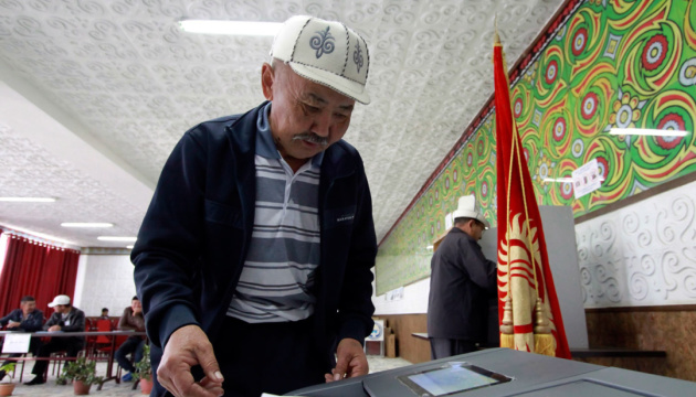 До парламенту Киргизстану проходять шість партій - ЦВК