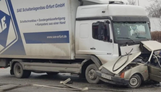 Смертельное ДТП в Запорожье: грузовик столкнулся с «Таврией»
