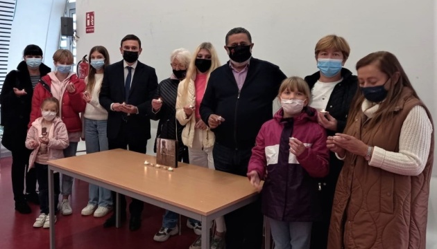 В Іспанії українська громада долучилася до акції «Запали свічку»
