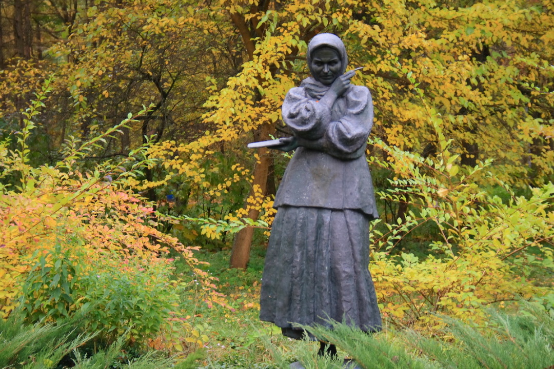 Пам'ятник Катерині Білокур у Яготині