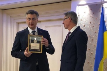 Primer ministro de Croacia recibe la máxima condecoración del Congreso Mundial de Ucranianos
