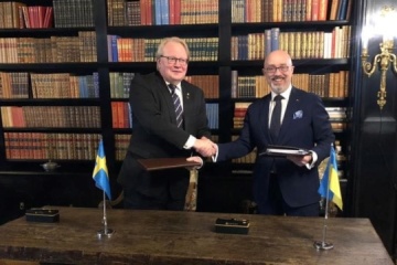 Ucrania y Suecia firman un acuerdo sobre cooperación en materia de defensa