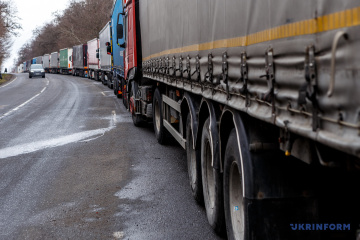 На кордоні з Польщею через акції протесту вантажівки стоять у заторах