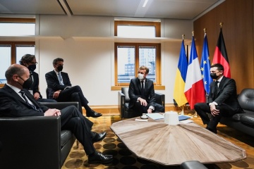 Volodymyr Zelensky, Emmanuel Macron et Olaf Scholtz se sont entendus pour travailler ensemble à un réengagement des négociations en format Normandie avec la Russie