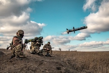 Ukrainian troops first time use Javelin in training in Donbas