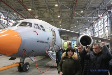 Le premier avion de transport tactique An-178-100R présenté à Kyiv 