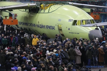 Das erste Serienflugzeug An-178-100R in Kyjiw präsentiert