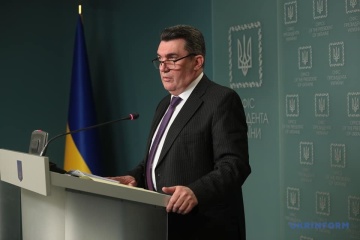ウクライナの安保会議議長、「東部の制御されないウクライナ準軍事組織」という露発偽情報を否定