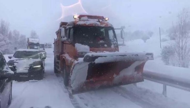 Туреччину накрили снігопади - у кількох провінціях заблокований рух транспорту