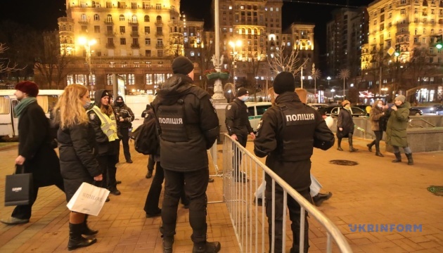 Масові акції у Києві: поліція перекрила рух Хрещатиком