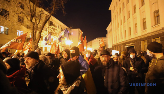 Мітингувальники рушили від Офісу Президента до Верховної Ради