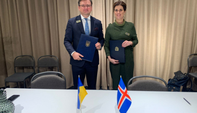 Ucrania e Islandia firman acuerdo de servicios aéreos