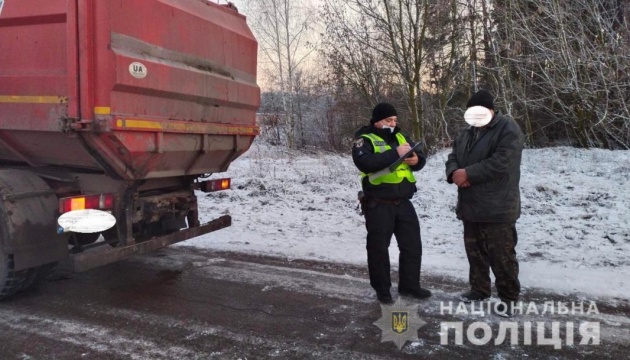 На Чернігівщині сміттєвоз збив на смерть шестирічну дитину