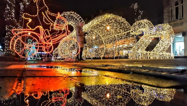 У Хмельницькому запалили ялинку та відкрили різдвяний ярмарок