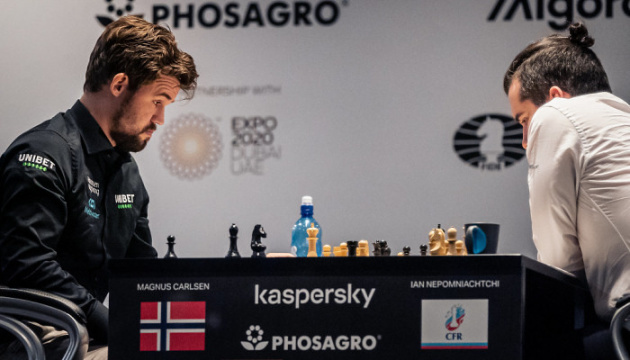 Шахматы: Карлсен победил Непомнящего в восьмой партии