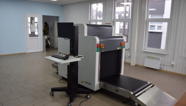 Пограничники ставят рентгено-телевизионные интроскопы на админгранице с Крымом