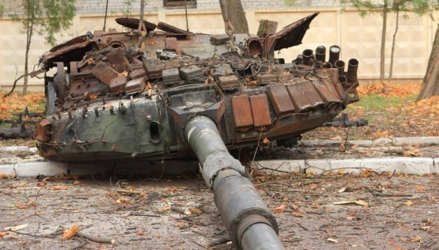 Броньований «росіянин» із відбитою баштою: як танк став експонатом