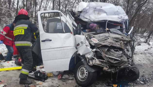 11 Menschen sterben bei Unfall mit Kleinbus in Region Tschernihiw  