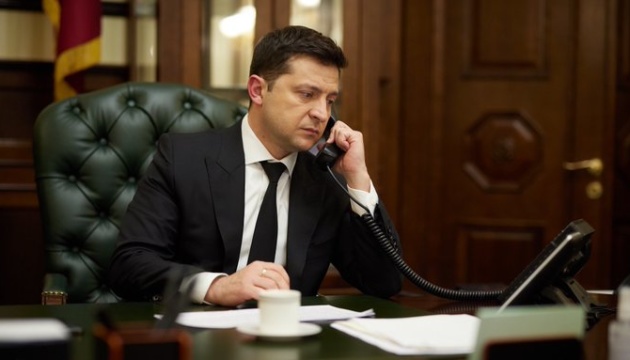 Zelensky y Blinken coordinan posiciones antes de la llamada Biden-Putin