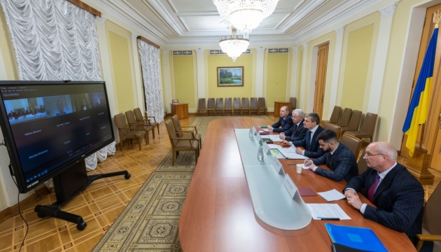 На Банковій обговорили з іноземними радниками стягування військ РФ і прогнози для України