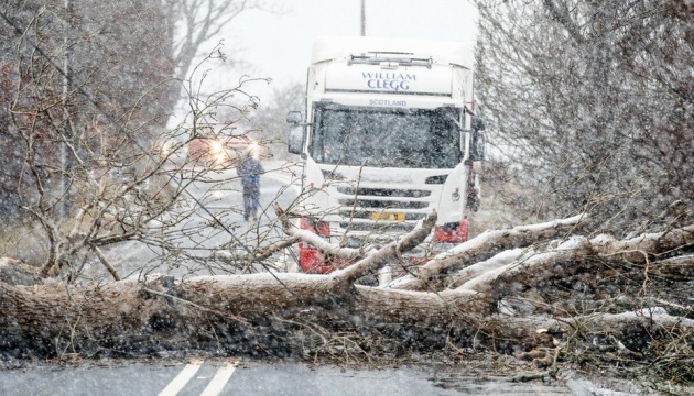 Велику Британію та Ірландію охопив шторм «Барра»