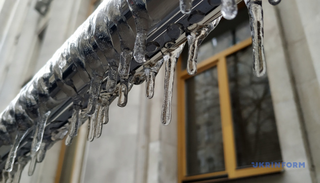 Херсонщину накрив крижаний дощ і вітер