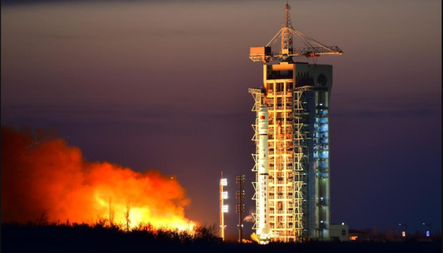 Китай запустив у космос групу супутників