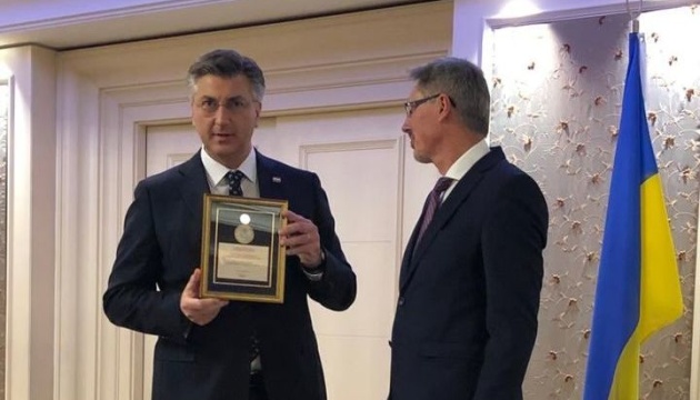 Primer ministro de Croacia recibe la máxima condecoración del Congreso Mundial de Ucranianos